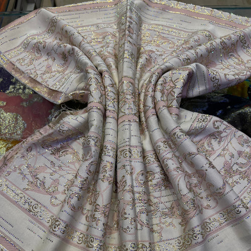 Tissu brocart rose bonbon moderne pour robe et soirée. Livraison rapide au Maroc.